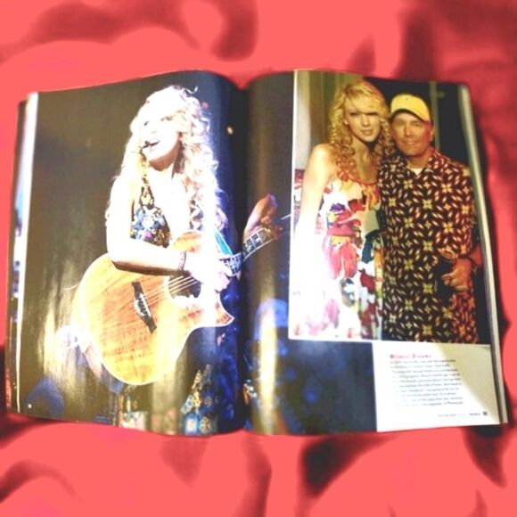 TAYLOR SWIFT A-Z PEOPLE Magazine SPECIAL EDITION NEW - Picture 12 of 15